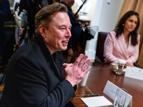 Analitičari upozoravaju - Musk mora birati između Tesle i politike