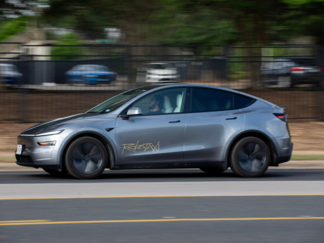 Tesla potiho pokrenula svoju dugoočekivanu uslugu robotaksija